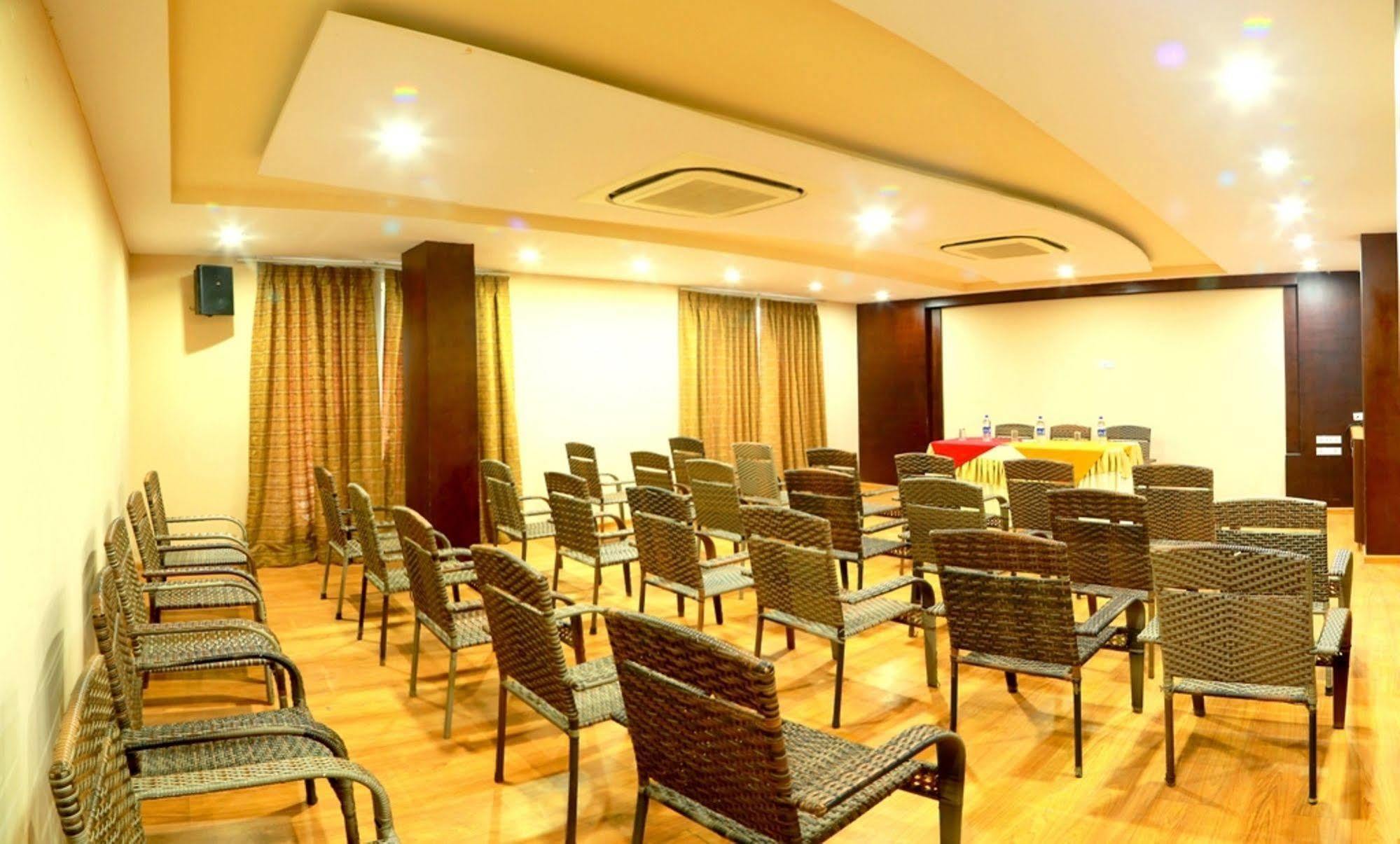 Hotel Royal Palm - A Budget Hotel In Udajpur Exteriér fotografie