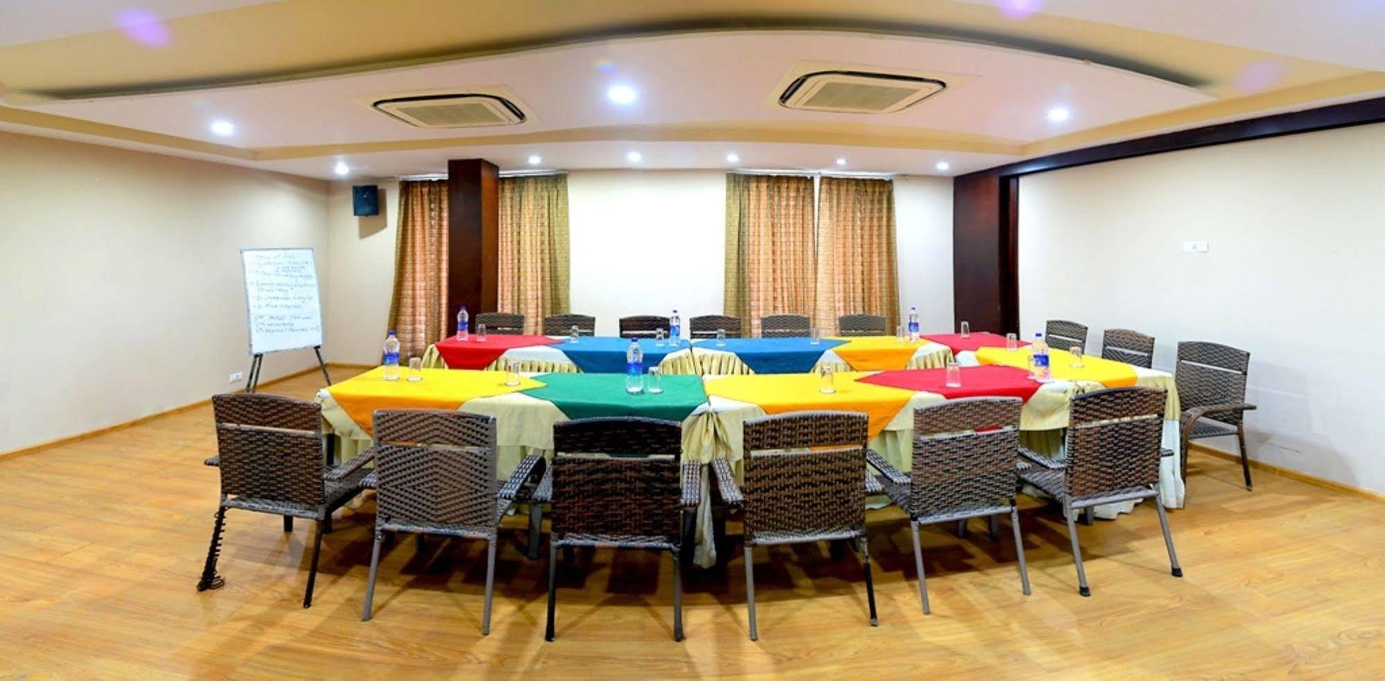 Hotel Royal Palm - A Budget Hotel In Udajpur Exteriér fotografie